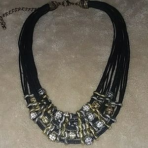 ELEGANT TWO-TONE NECKLACE.